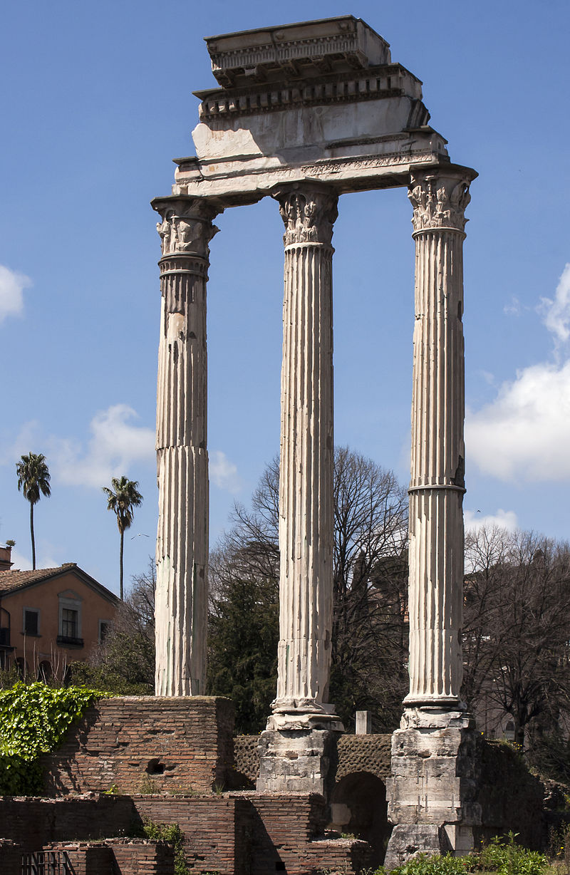 De tre återstående kolonnerna från Castor och Polluxtemplet.